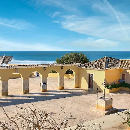 Apartment Stylish By Rocha Beach, Sleeps 5 Portimao