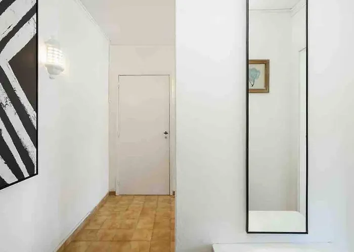 Stylish By Rocha Beach, Sleeps 5 * Portimão