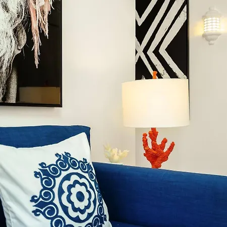 Beach & Pool Apt Steps From Praia Da Rocha 波尔蒂芒