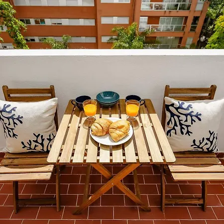Stylish By Rocha Beach, Sleeps 5 Lägenhet Portimão